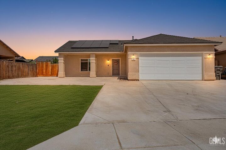 Property Photo:  398 Capistrano Street  CA 93203 