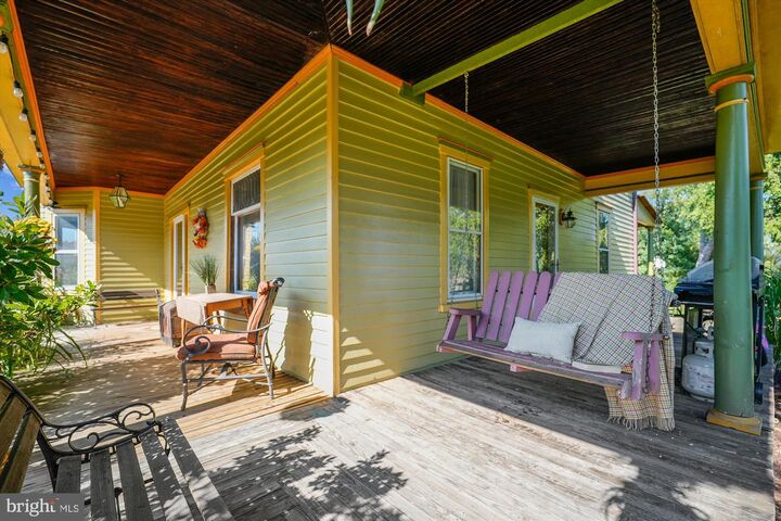 Property Photo:  45 E Broad Way E  VA 20180