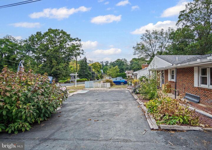 Property Photo:  205 Oak Knoll Road  PA 17070 
