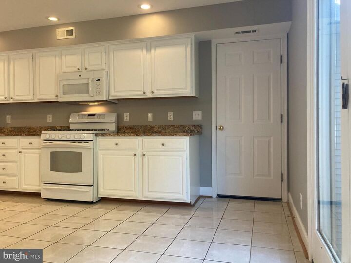 Property Photo: 505 Mt Vernon Avenue VA 22301