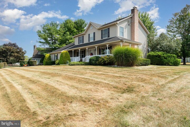 Property Photo:  1154 E Maple Street  PA 17078 
