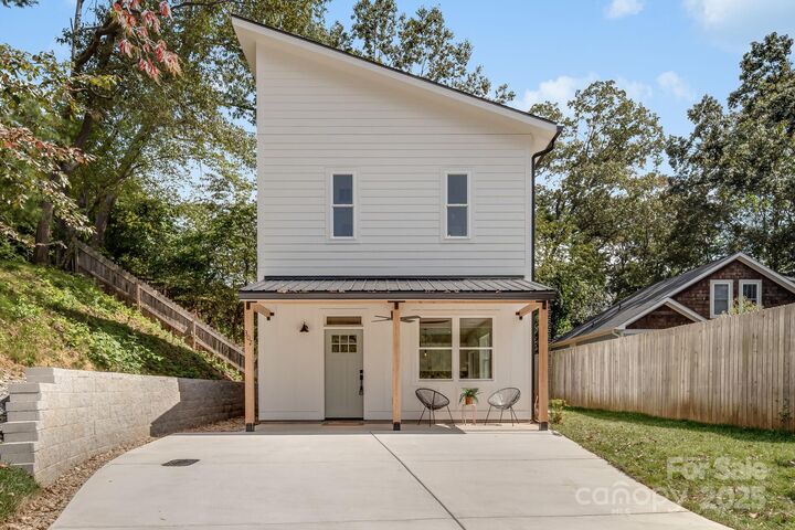 Property Photo:  302 State Street  NC 28806 