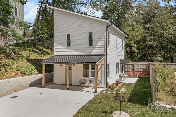 Property Photo:  302 State Street  NC 28806 