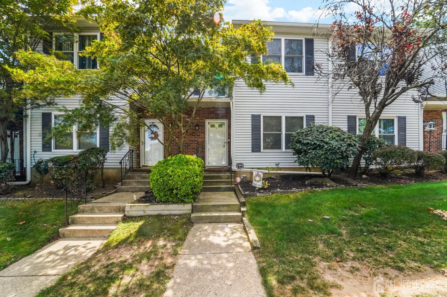Property Photo:  58 Hickory Court  NJ 08831 