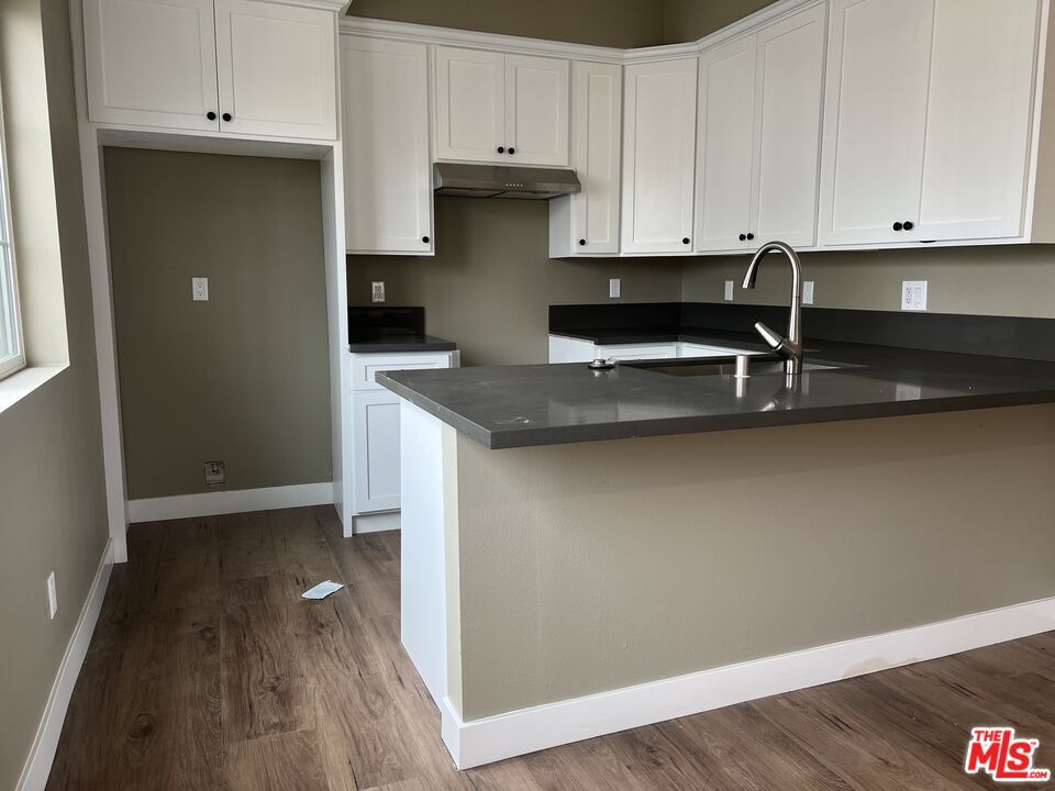 Property Photo:  334 Stepney St  CA 90302 
