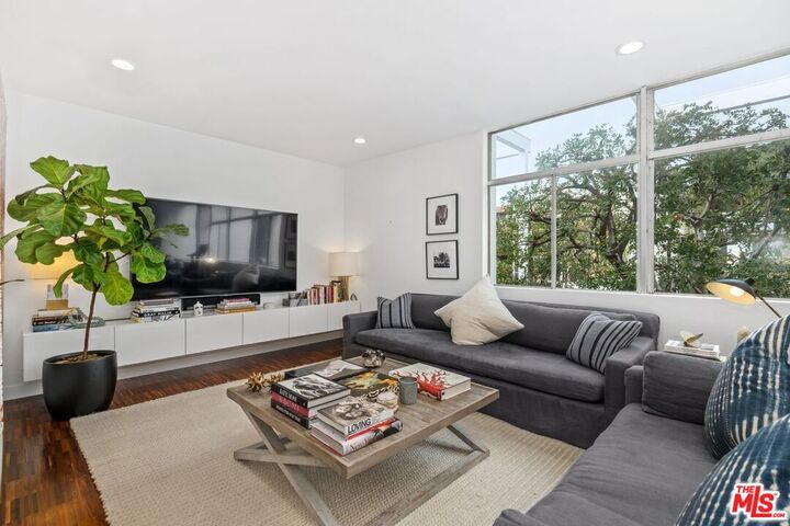 Property Photo: 7960 Selma Ave CA 90046