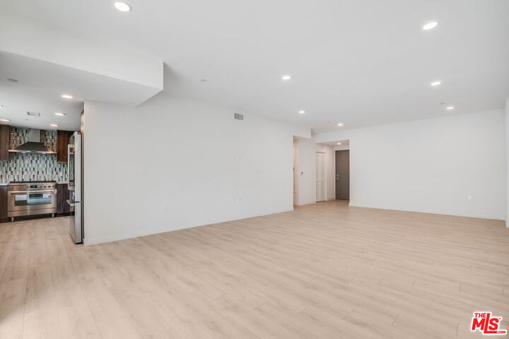 Property Photo:  1021 S Shenandoah St  CA 90035 