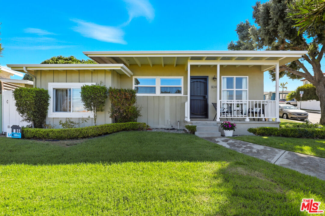 Property Photo:  804 N Hillcrest St  CA 90245 