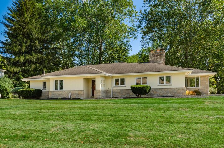 Property Photo: 2457 Brookwood Road OH 43209