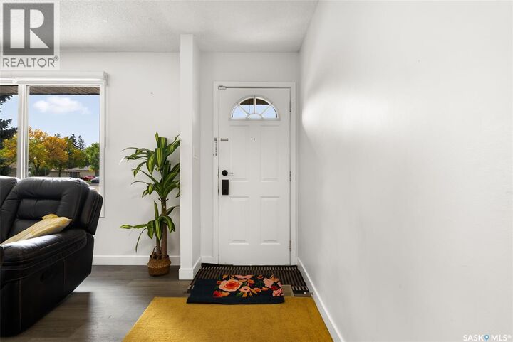 Property Photo:  315 McIntosh Street N  SK S4R 5A1 
