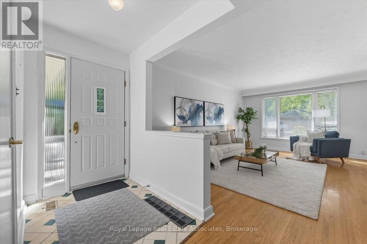 Property Photo:  1229 Welwyn Drive  ON L5J 3J5 