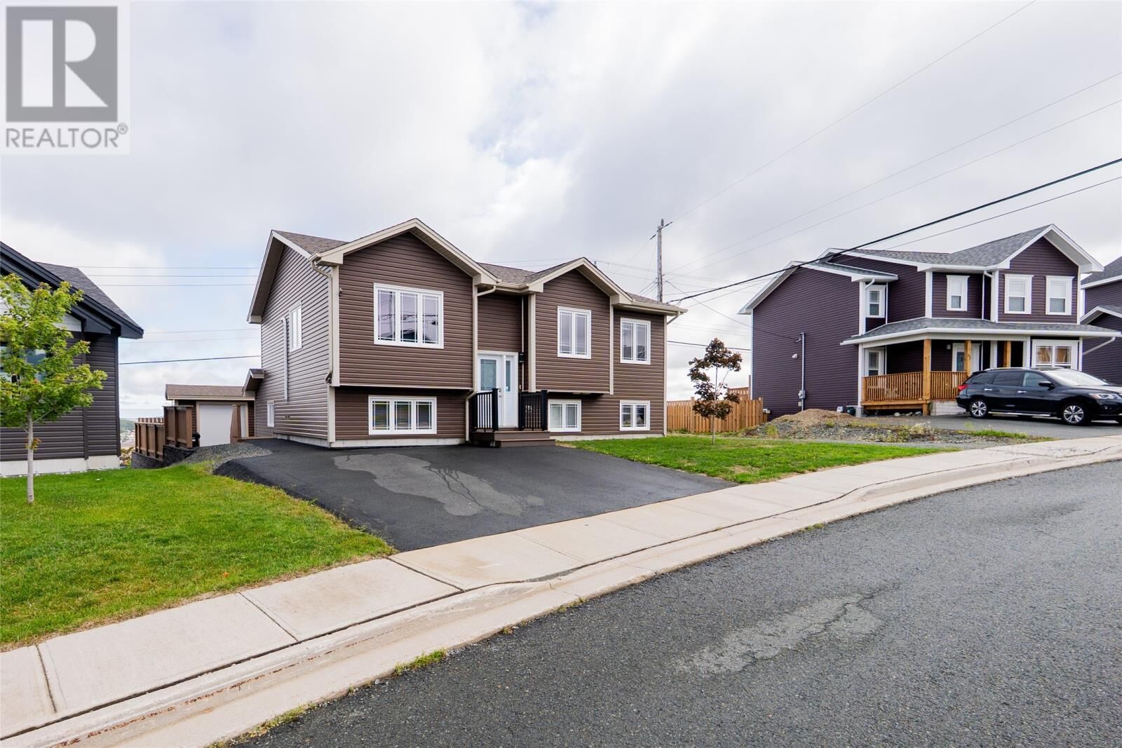 Photo de la propriété:  54 Maurice Putt Crescent  NL A1B 0S2 