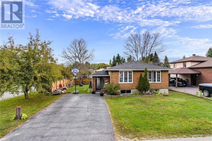 Property Photo:  587 Beatrice Crescent  ON P3A 5B4 