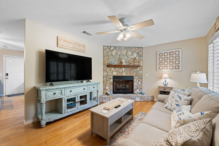 8365 Calle Mio  Navarre FL 32566 photo