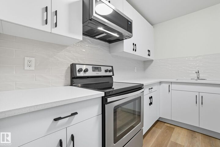 10160 119 Street NW 6  Edmonton AB T5K 1Y9 photo