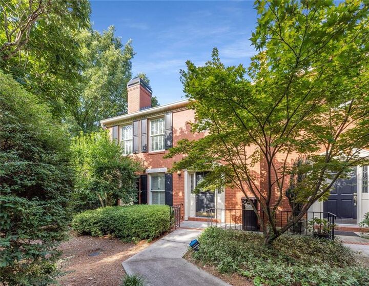 Property Photo:  801 Defoors Mill Circle NW  GA 30318 