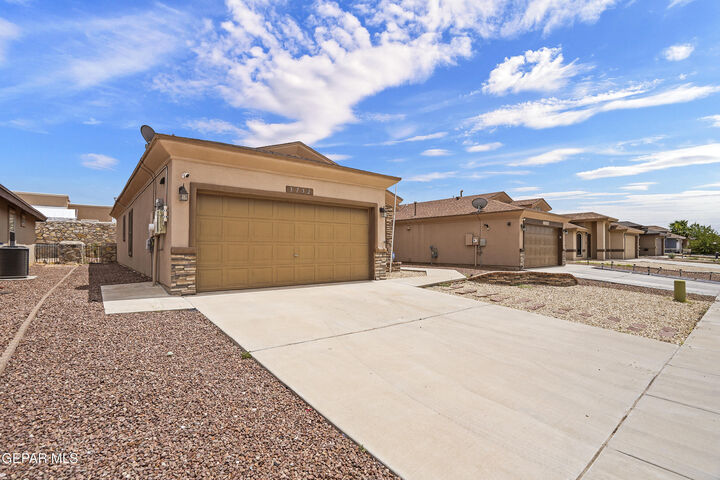 Property Photo:  3732 Loma Esther  TX 79938 
