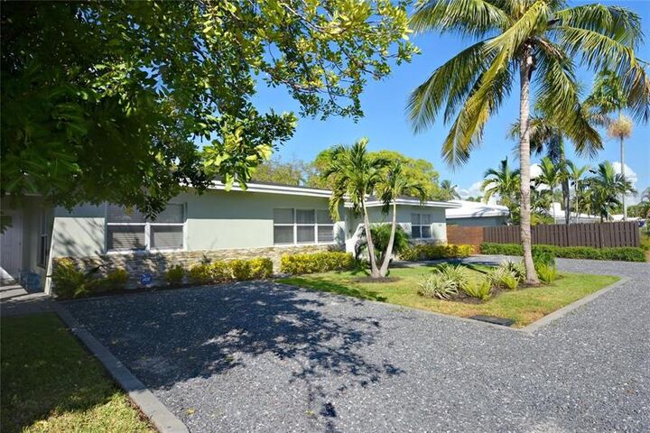 Property Photo:  1301 NE 16th Ave B  FL 33304 