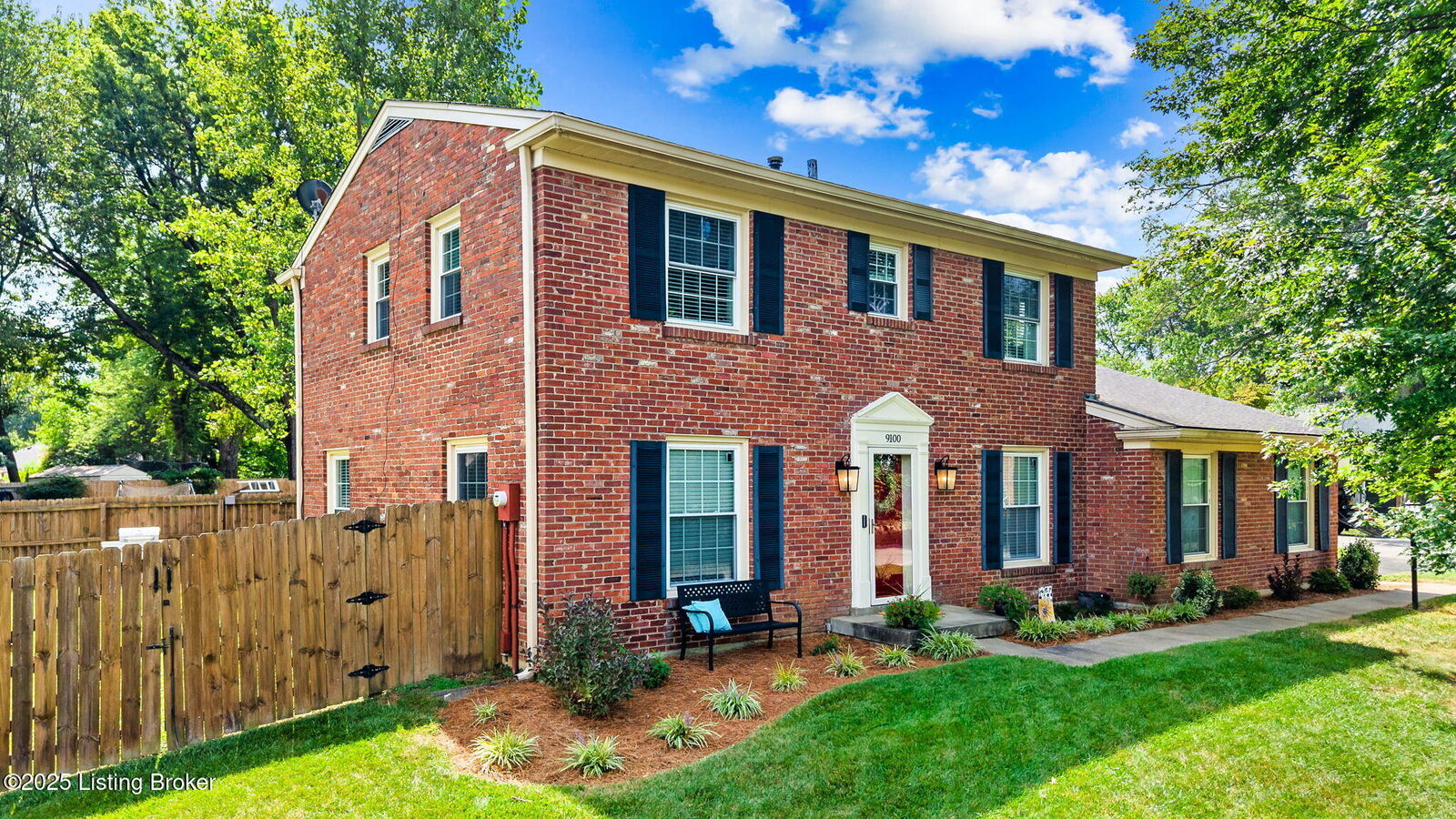 Property Photo:  9100 Trentham Ct  KY 40242 