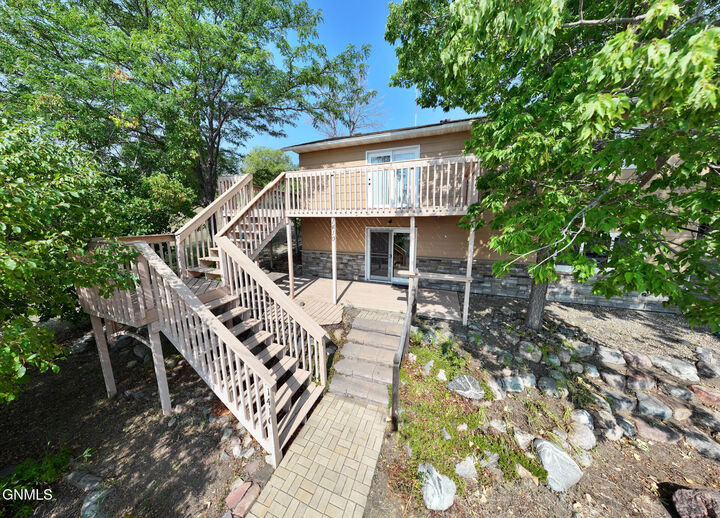 Property Photo: 1410 3rd Street NE ND 58554