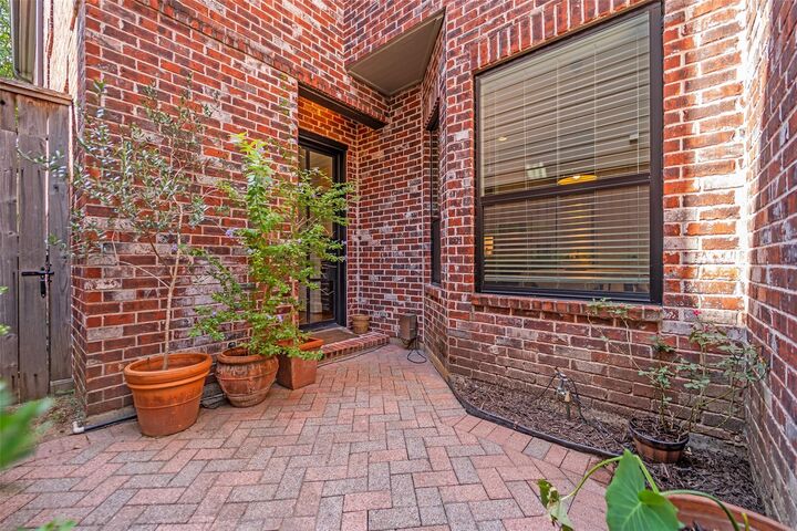 Property Photo:  1812 Driscoll Street  TX 77019 