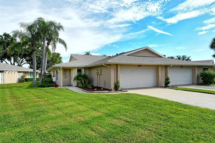 5609 Evergreen Drive 28  Sarasota FL 34233 photo