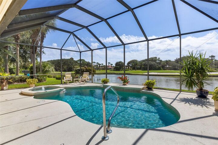 Property Photo:  10 Madeira Court  FL 32137 