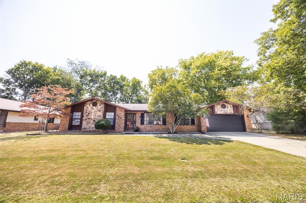 Property Photo: 905 Dartmouth Drive IL 62269