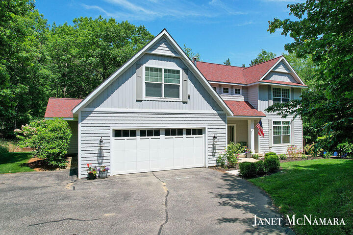Property Photo: 2009 W Lakewood Boulevard MI 49424