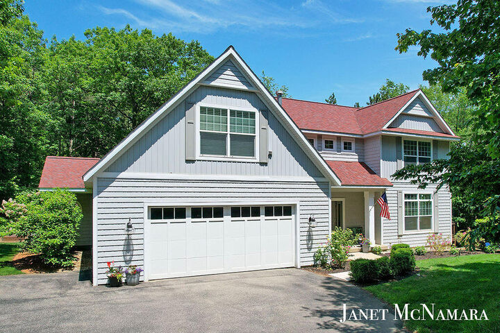 Property Photo:  2009 W Lakewood Boulevard  MI 49424 