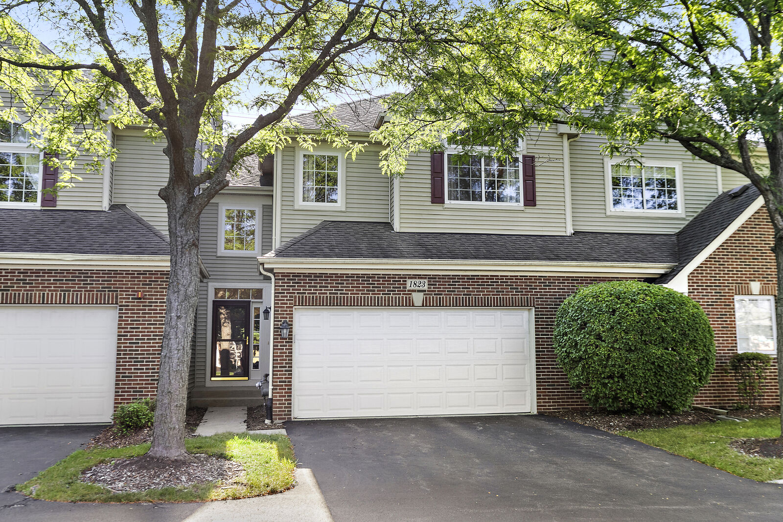 Property Photo:  1823 Kelberg Avenue  IL 60192 