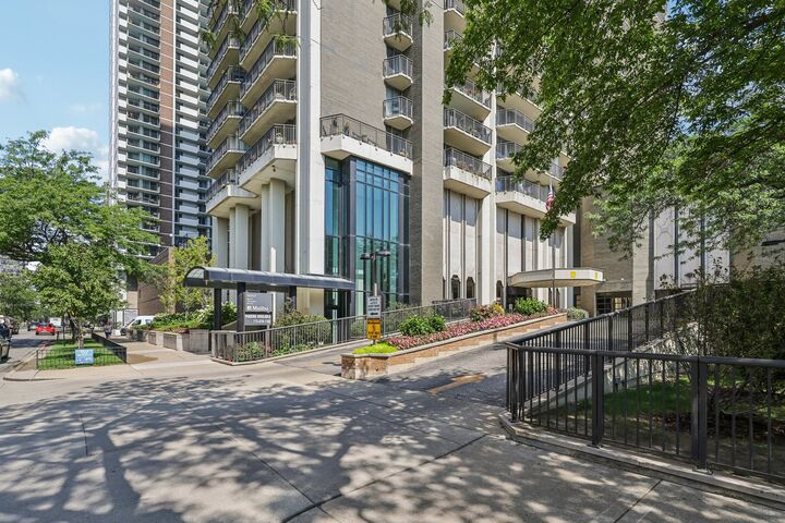 Property Photo:  6007 N Sheridan Road 25F  IL 60660 