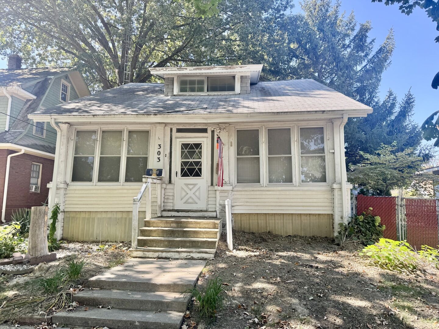 Property Photo:  303 S Elm Street  IL 61727 