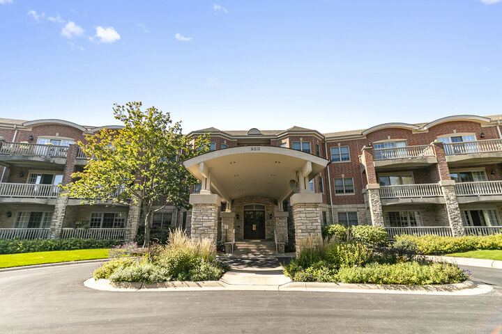 950 Augusta Way 204  Highland Park IL 60035 photo