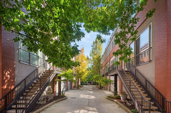 Property Photo:  816 Hinman Avenue 4  IL 60202 