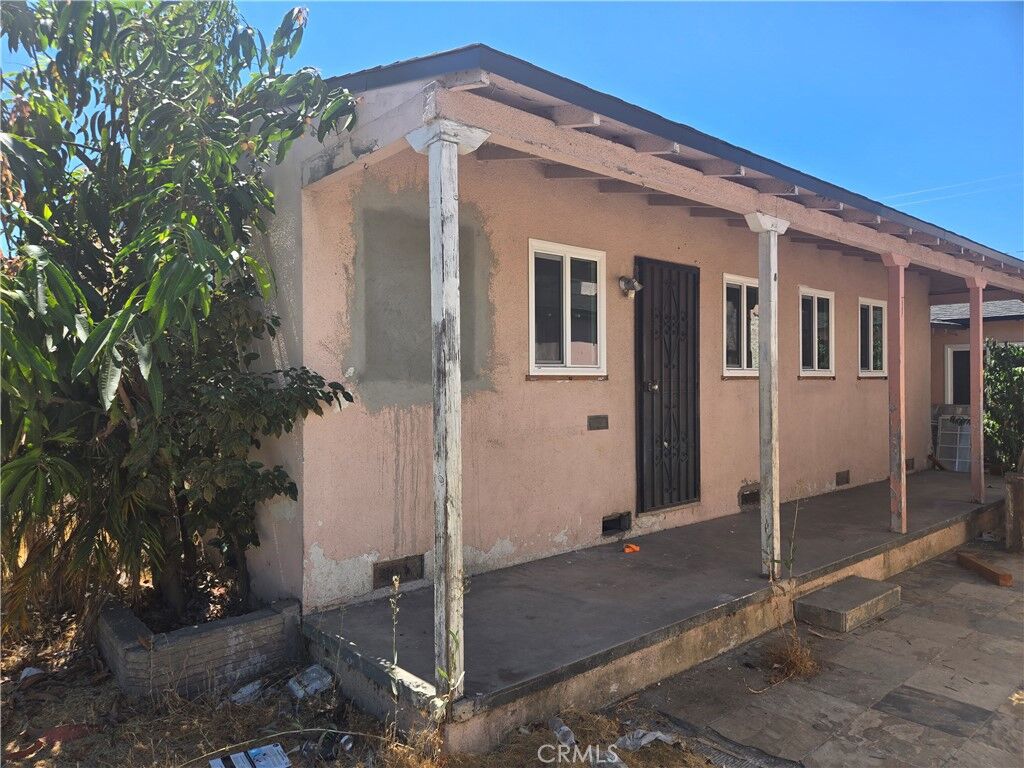 Property Photo:  8669 San Gabriel Avenue  CA 90280 