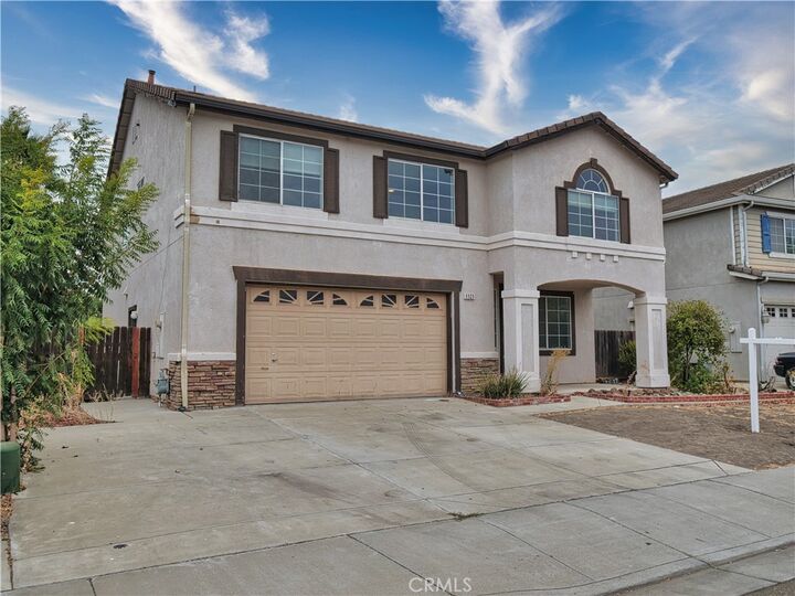 Property Photo:  1121 Riverview Ave  CA 95377 