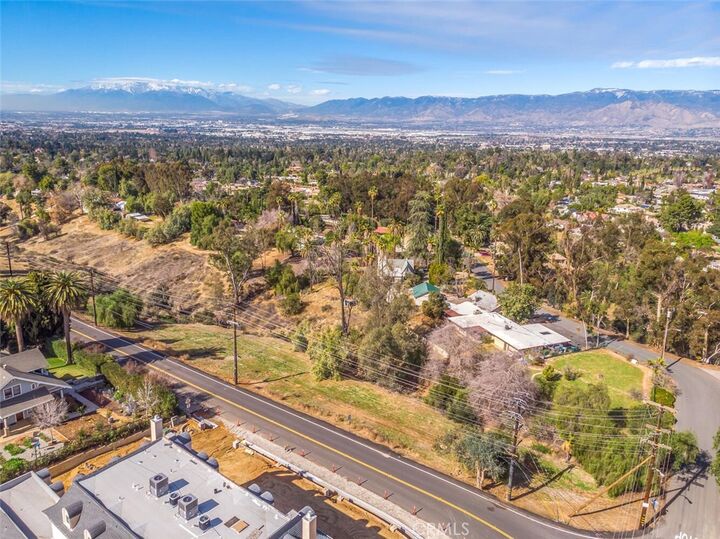 Property Photo: 724 W Sunset Drive CA 92373