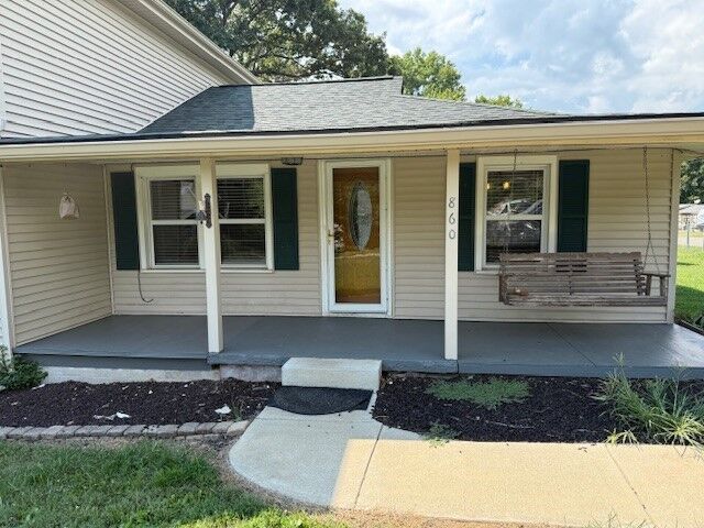 Property Photo: 860 Potters Ln TN 37040