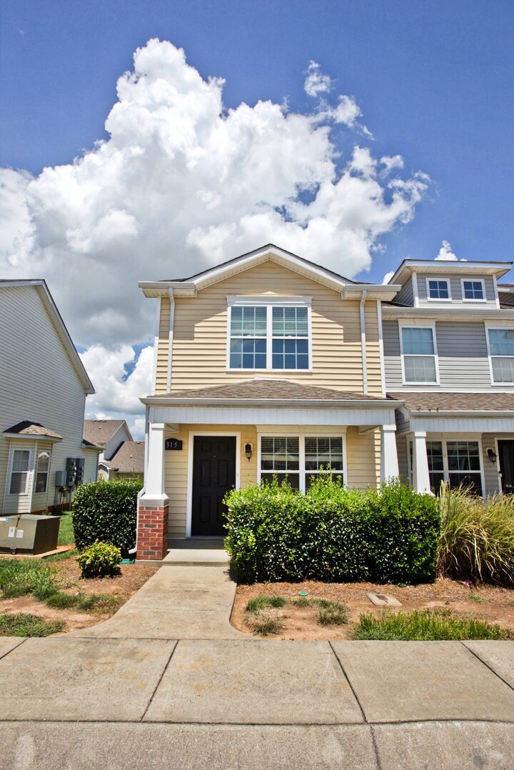 Property Photo:  315 Sam Houston Cir  TN 37040 