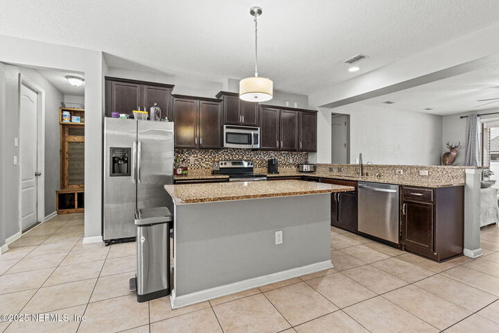 Property Photo:  15901 Lexington Park Boulevard  FL 32218 