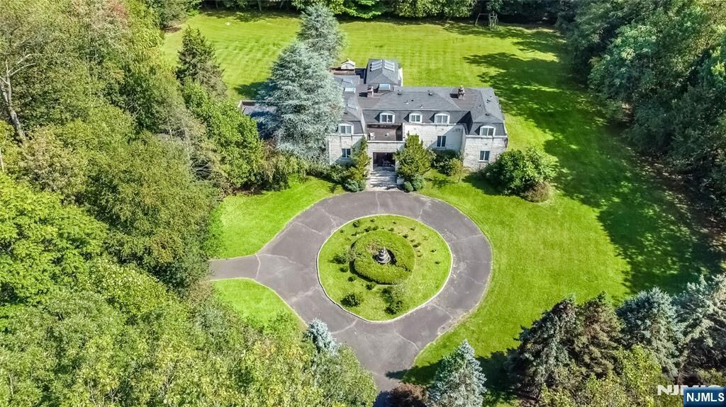 Property Photo:  132 Chestnut Ridge Road  NJ 07458 