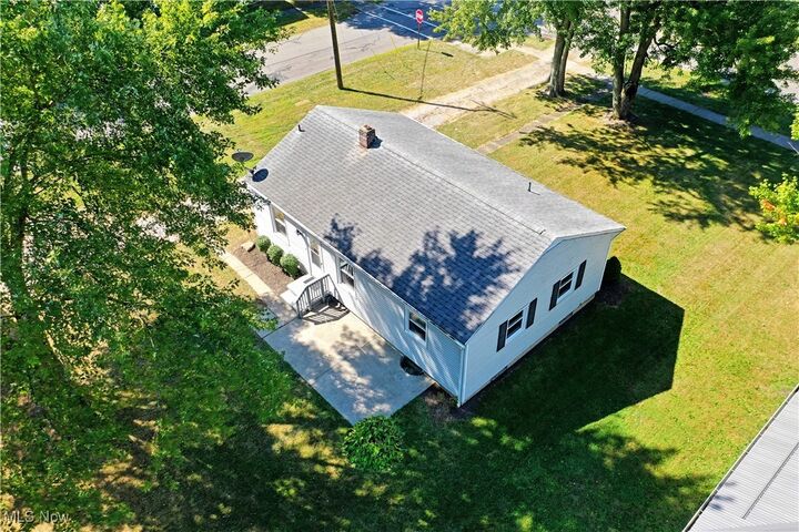 Property Photo:  300 N Mecca Street  OH 44410 