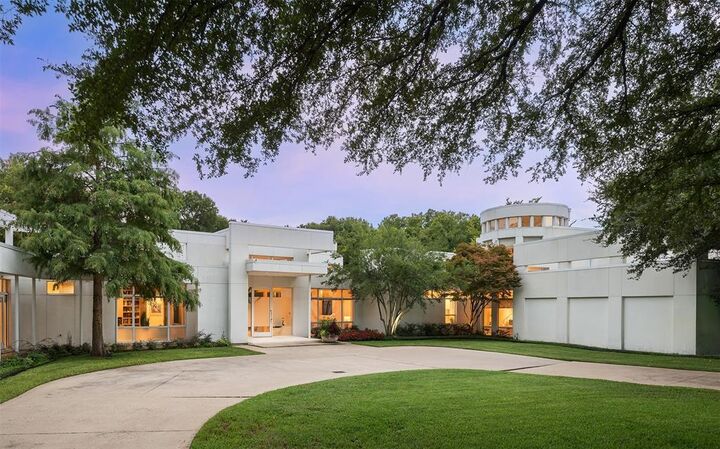 Property Photo: 4130 Cochran Chapel TX 75209