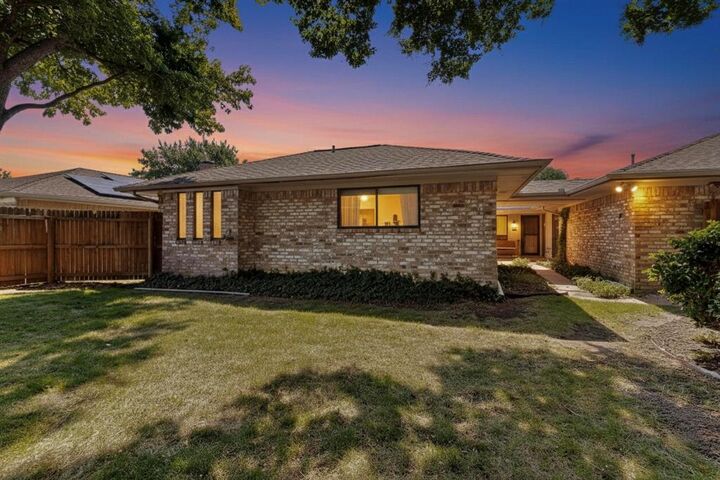 Property Photo:  2417 Parkhaven Drive  TX 75075 