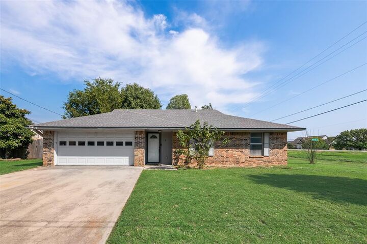 Property Photo: 2 Finley Circle TX 76249