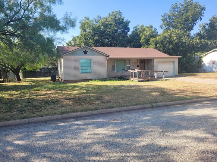 Property Photo:  2325 S 33rd Street  TX 79605 