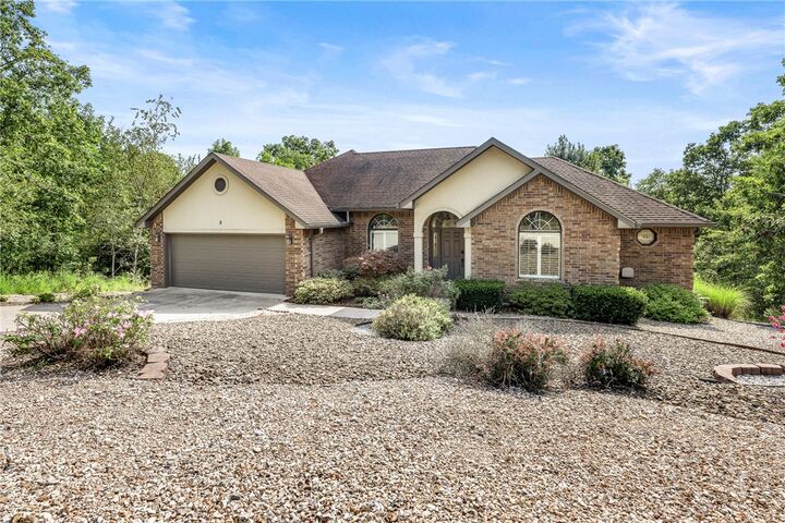 Property Photo:  8 Clackmannan Lane  AR 72715 