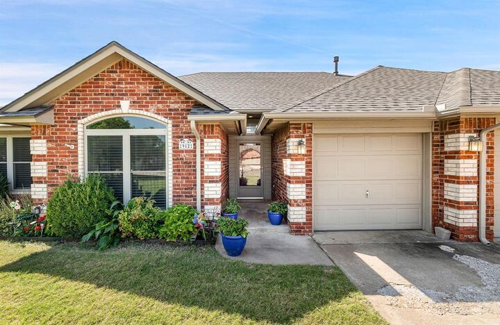Property Photo:  912 NE 25th Court  OK 73160 