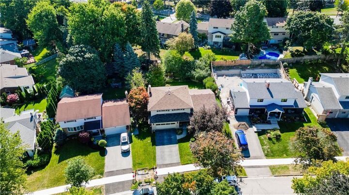 Property Photo: 15 Buttonwood Drive ON N2M 4P9